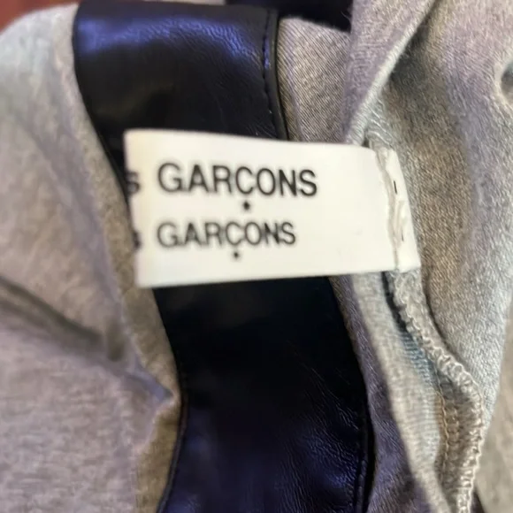 Comme des Garçons Gray and Black Top - Picture 8 of 11